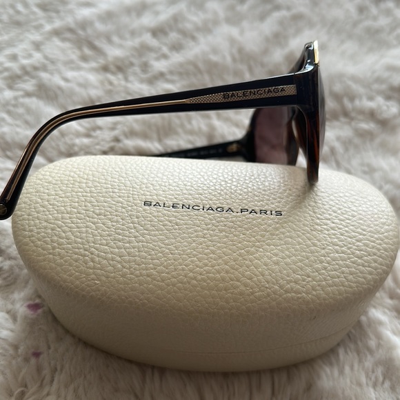 Balenciaga Sunnies - Picture 3 of 4